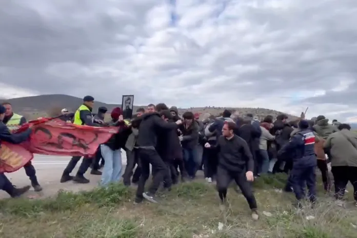 Kızıldere Anmasına Jandarma Müdahalesi: 78 Kişi Gözaltına Alındı