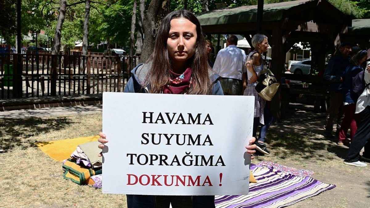 Akbelen’de Esra Işık’ın Tutuklanması Cezaevi Önünde Protesto Edildi