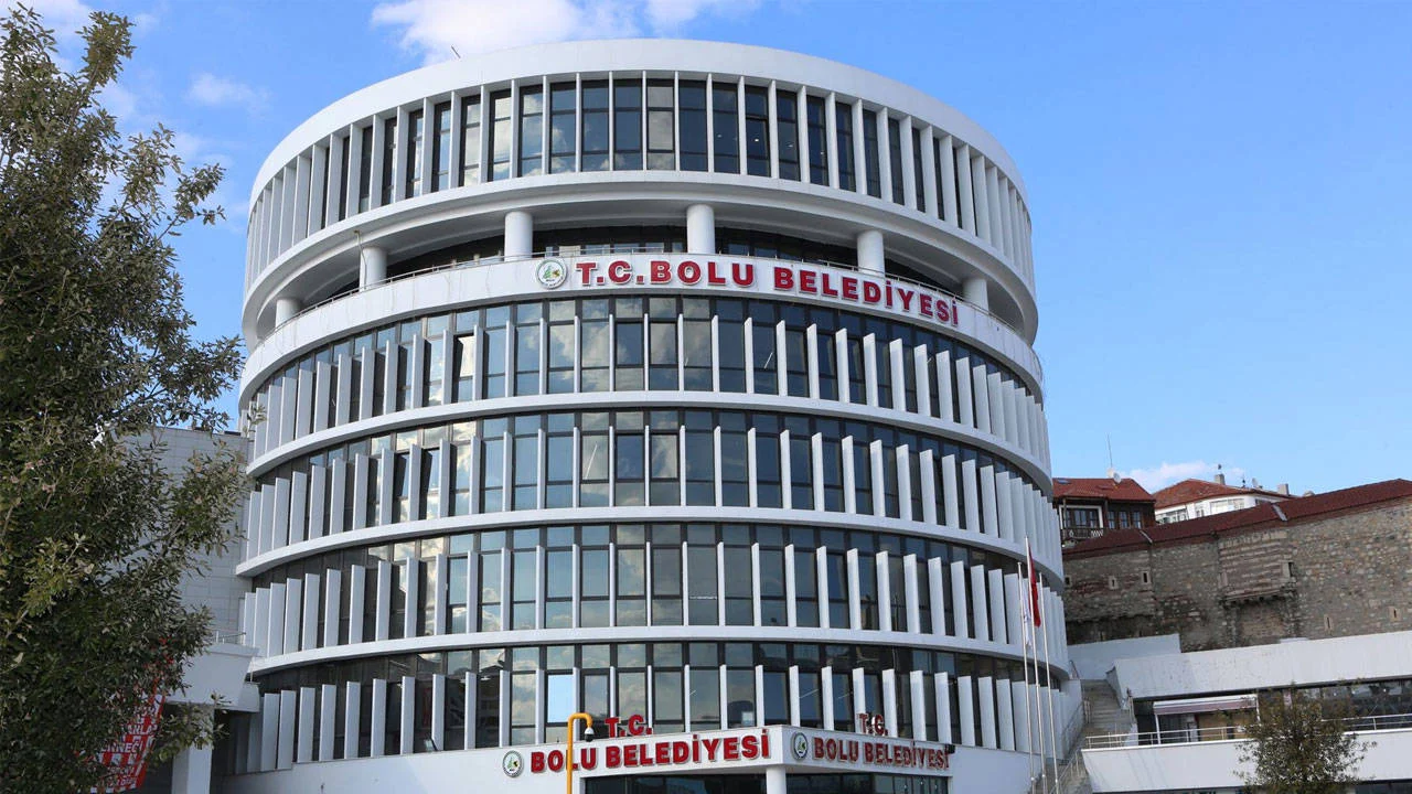 Bolu Belediyesi’ne Sabah Operasyonu: 3 Kişi Gözaltına Alındı, Binada Arama Yapılıyor 