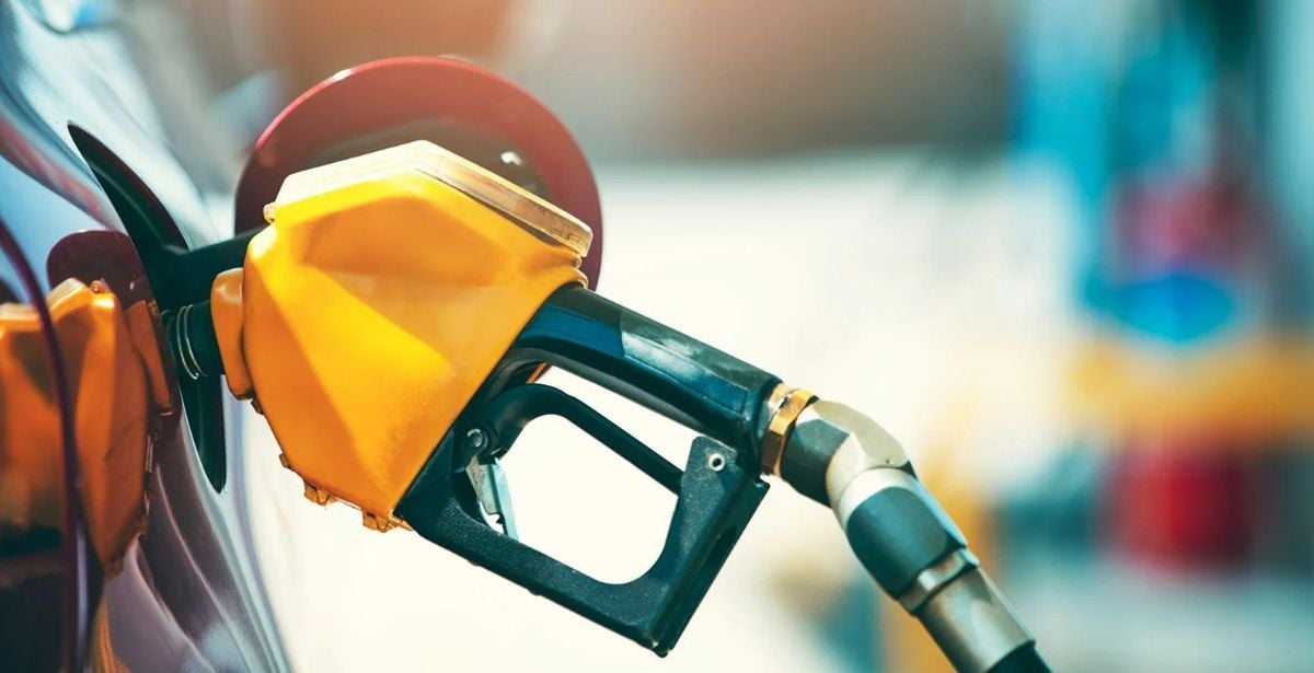 Benzin Ve Motorine Gelmesi Beklenen Zamlar İptal Edildi 