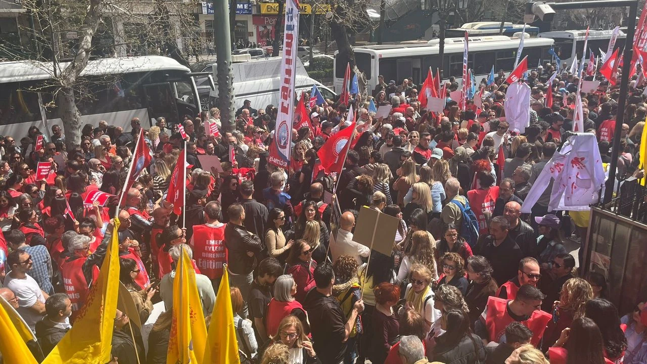  Urfa’dan Maraş’a: Öğretmenler Şiddete Karşı “Yaşam Nöbeti”nde
