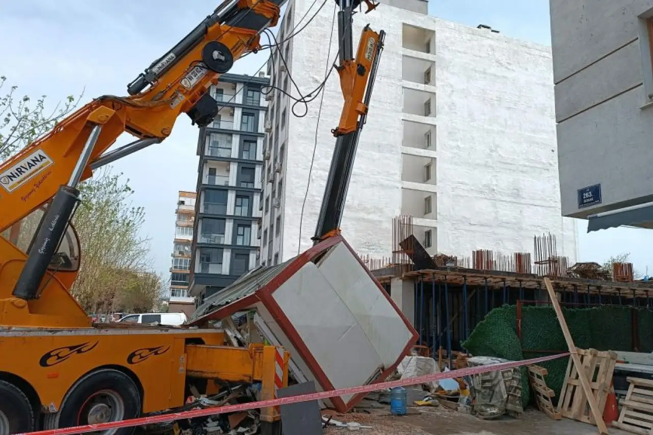 İzmir Bayraklı’da inşaatta vinç kazası: 2 işçi yaralandı