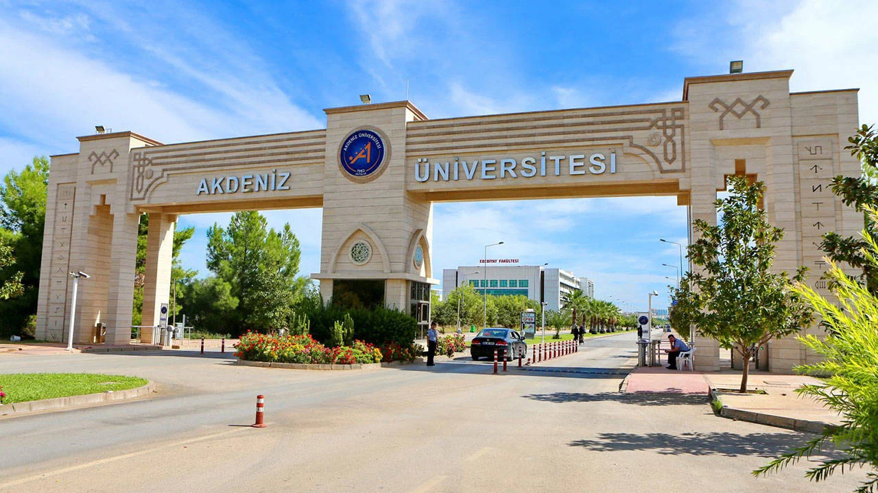 Akdeniz Üniversitesi’nde kişiye özel ilan iddiası: “Yörük giyim-kuşamı” şartı tartışma yarattı