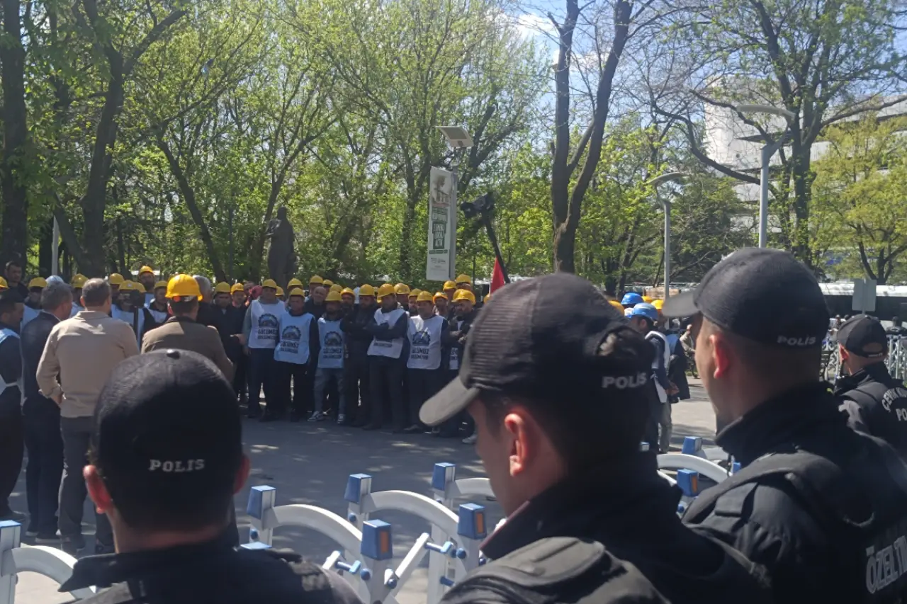 Doruk Madencilik İşçilerine Polis Ablukası: İşçilerin Bakanlığa Yürüyüşüne İzin Verilmiyor 