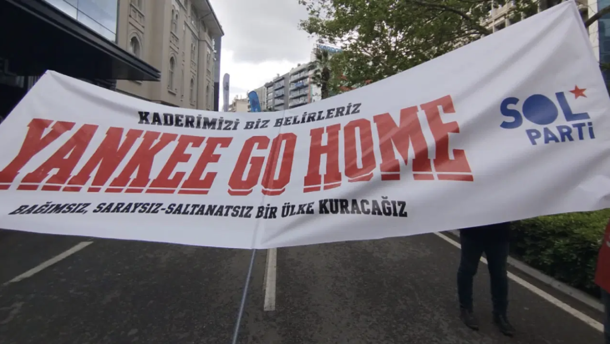 Madenciler 1 Mayıs’ta Ankara’da, İzmir’de “Yankee Go Home” pankartına polis engeli