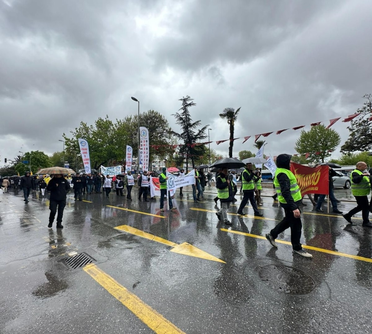 Sakarya’da 1 Mayıs’ta Meydandan Çağrı ve İstiklal Marşı Gerginliği