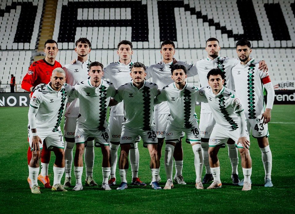 Sezonu Ağır Yenilgiyle Kapatan Sakaryaspor 1.Lige Veda Etti 