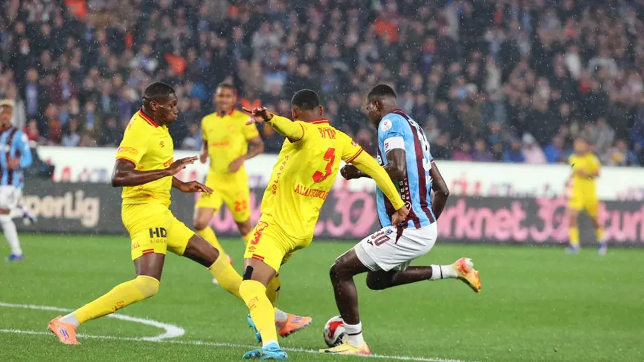 Trabzonspor Göztepe Karşısında 1 Puanı Uzatmalarda Kurtardı 