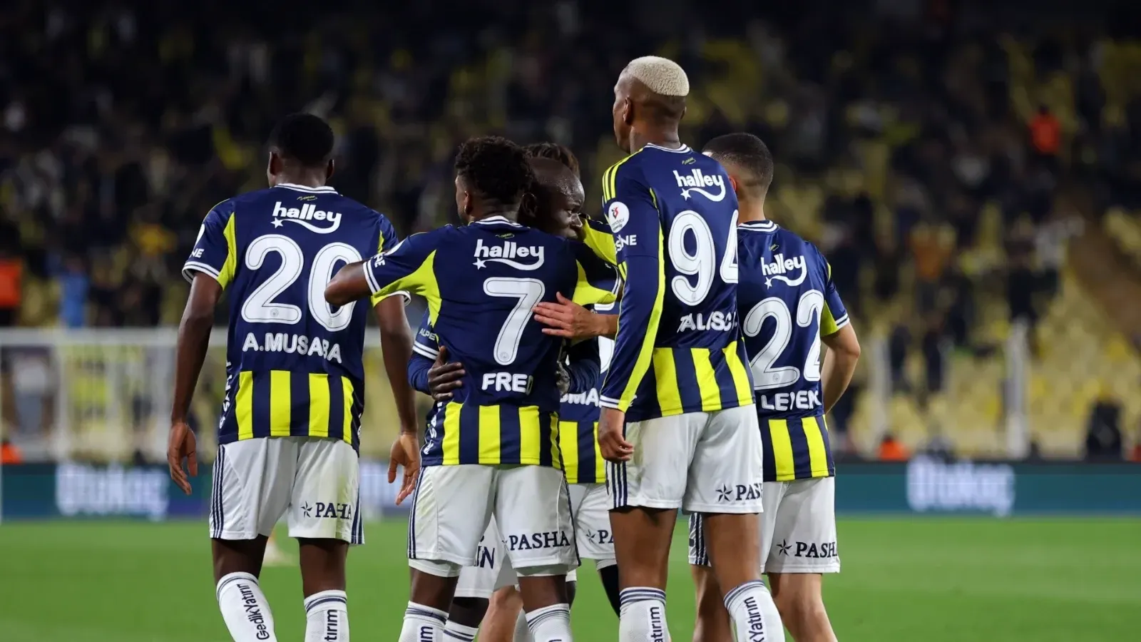 Fenerbahçe Evinde Hata Yapmadı: Başakşehir'i 3-1'le Geçti 