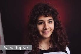 Yeni Akit hedef gösterdi: Gazeteci Sarya Toprak’ın babası görevden uzaklaştırıldı