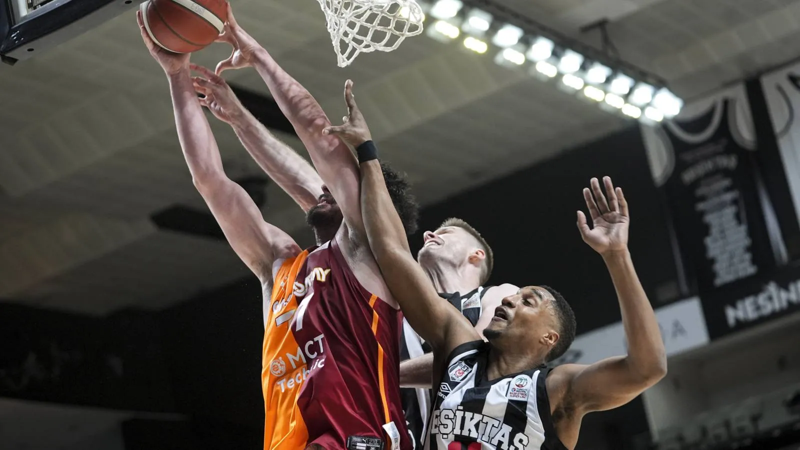 Potadaki Derbide Kazanan Galatasaray Oldu 