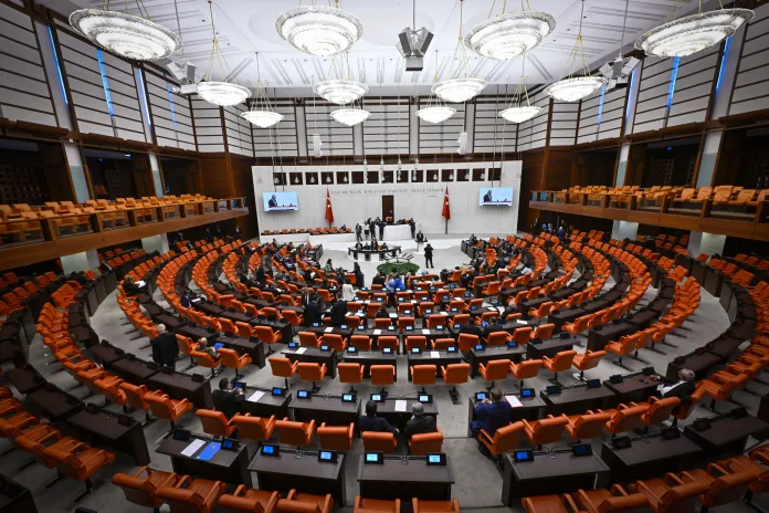 AKP'den Yeni Anayasa İçin Politika Belgesi Hazırlığı 