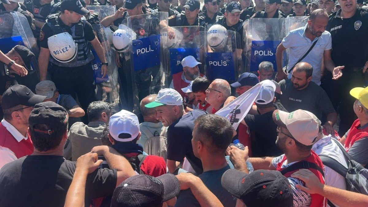 Beypazarı’ndan Ankara’ya Yürüyen Maden İşçilerine Polis Müdahalesi