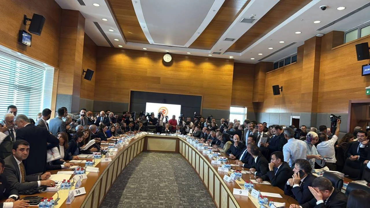 Çerçeve Yasa Adalet Komisyonu’nda kabul edildi 