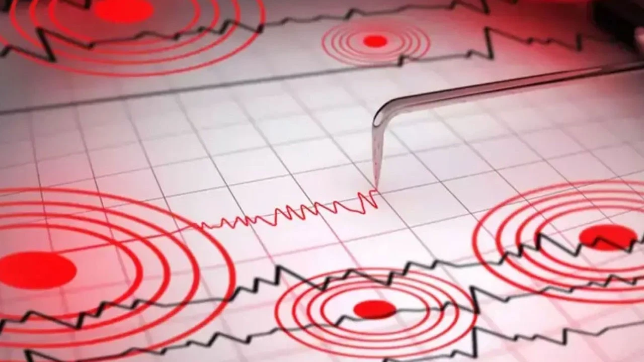 Endonezya'da 7.7 büyüklüğünde deprem: Tsunami uyarısı yapıldı