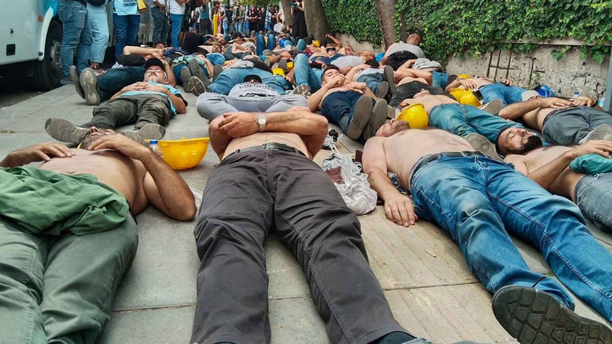Maden işçileri Bakanlık önünde: “Tazminatımızı vermeden gitmiyoruz”