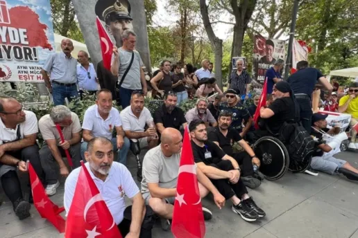 Güvenpark’ta gazilerin nöbetine polis müdahalesi: Gaziler zorla parktan çıkarıldı