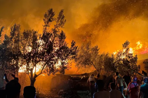 Fethiye’de orman yangını: Huzurevi ve çok sayıda ev tahliye edildi