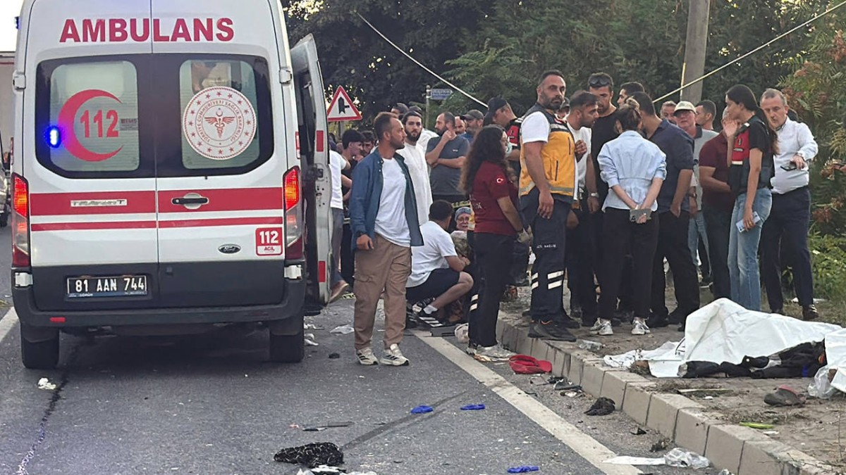 Batı Karadeniz yolunda Demir yüklü Tır dehşet saçtı: 4 ölü, 8 yaralı
