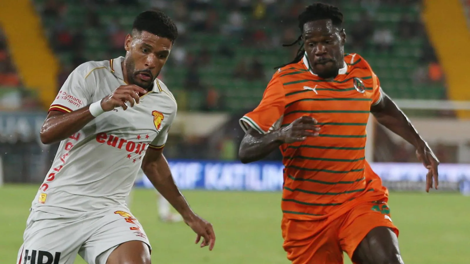 Alanya'da 4 gollü beraberlik: Alanyaspor ve Göztepe puanları paylaştı