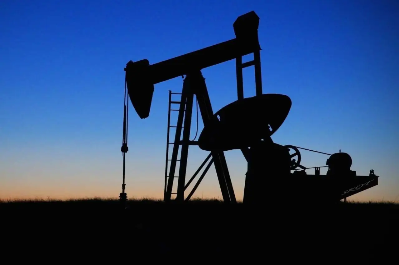  Diplomasi beklentisi piyasaları rahatlattı: Brent petrol 100 doların altına geriledi