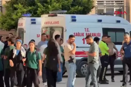 Turgutlu’da lise önünde silahlı saldırı: Saldırgan yakalandı