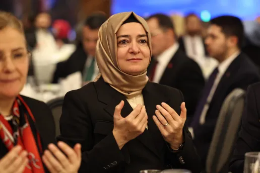 Fon vurgununda adı geçmişti: Fatma Betül Sayan Kaya görevlerinden istifa etti