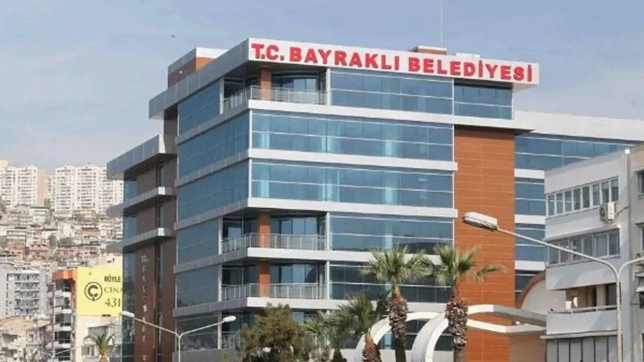 İzmir Bayraklı Belediyesi’ne operasyon: 45 kişi gözaltında