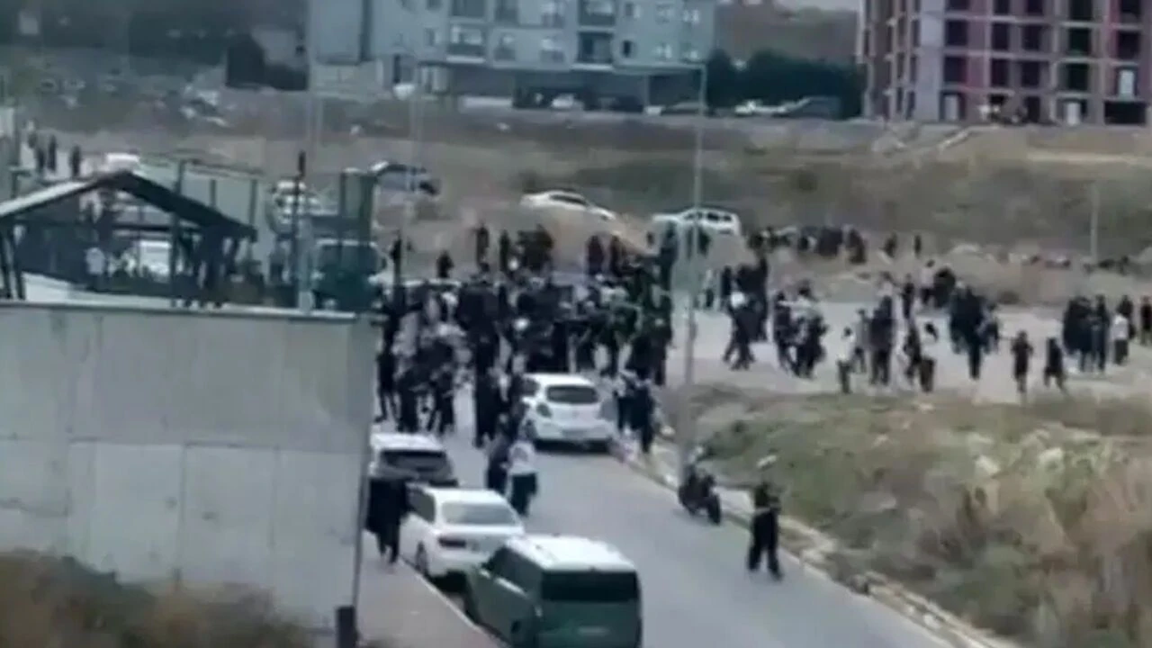 Esenyurt’ta lisede bıçaklı kavga: 2 öğrenci yaralandı