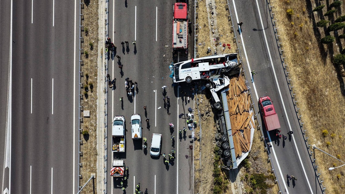 Manisa’da feci kaza: 11 kişi hayatını kaybetti, 27 kişi yaralandı