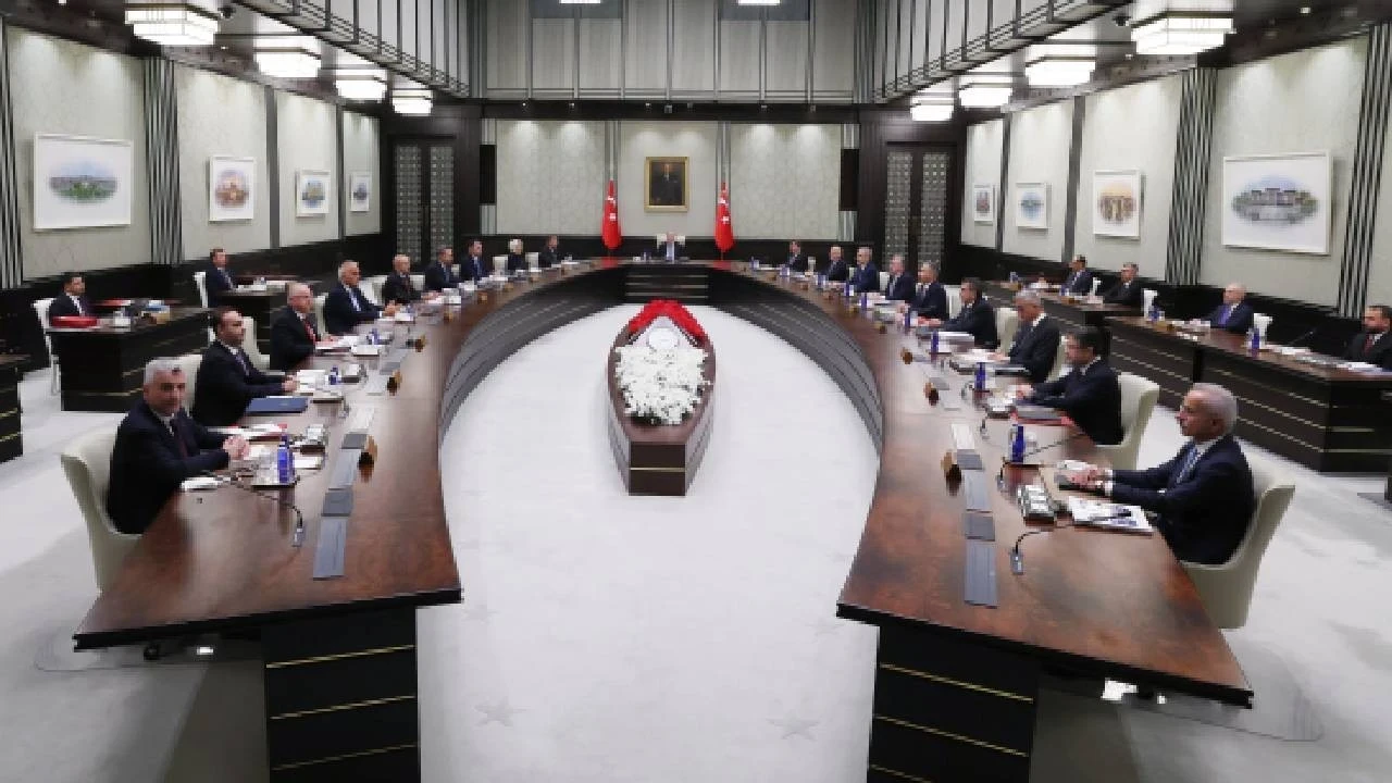 Kabine yarın toplanıyor: Fon soruşturması ve Terörsüz Türkiye masada
