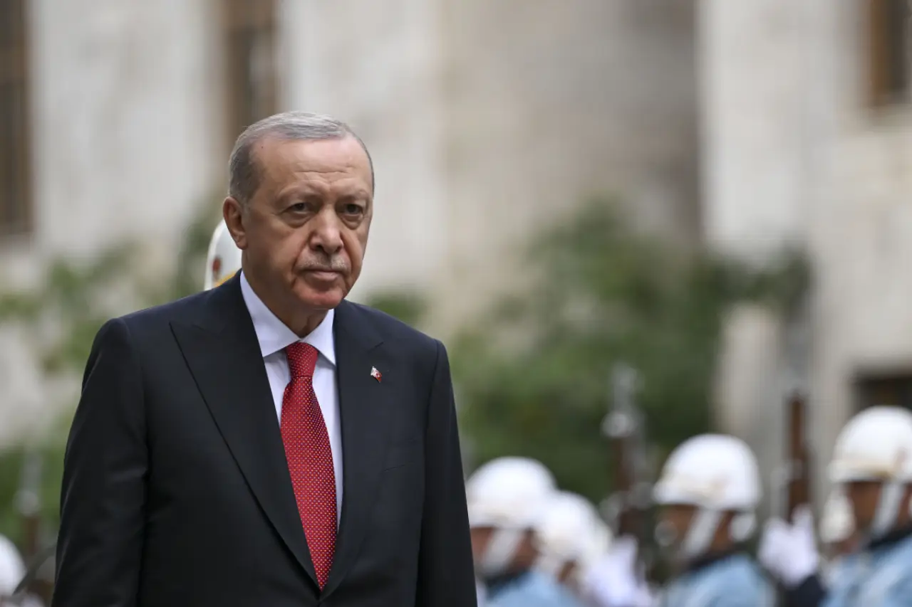 Fon iddiaları sonrası AKP kulislerinde kabine değişikliği ve baskın seçim tartışması