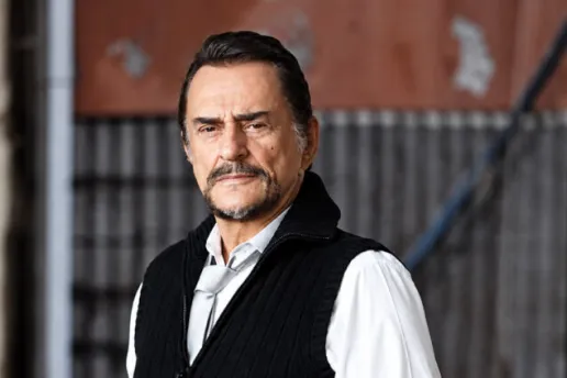 Sanatçı Alpay hayatını kaybetti