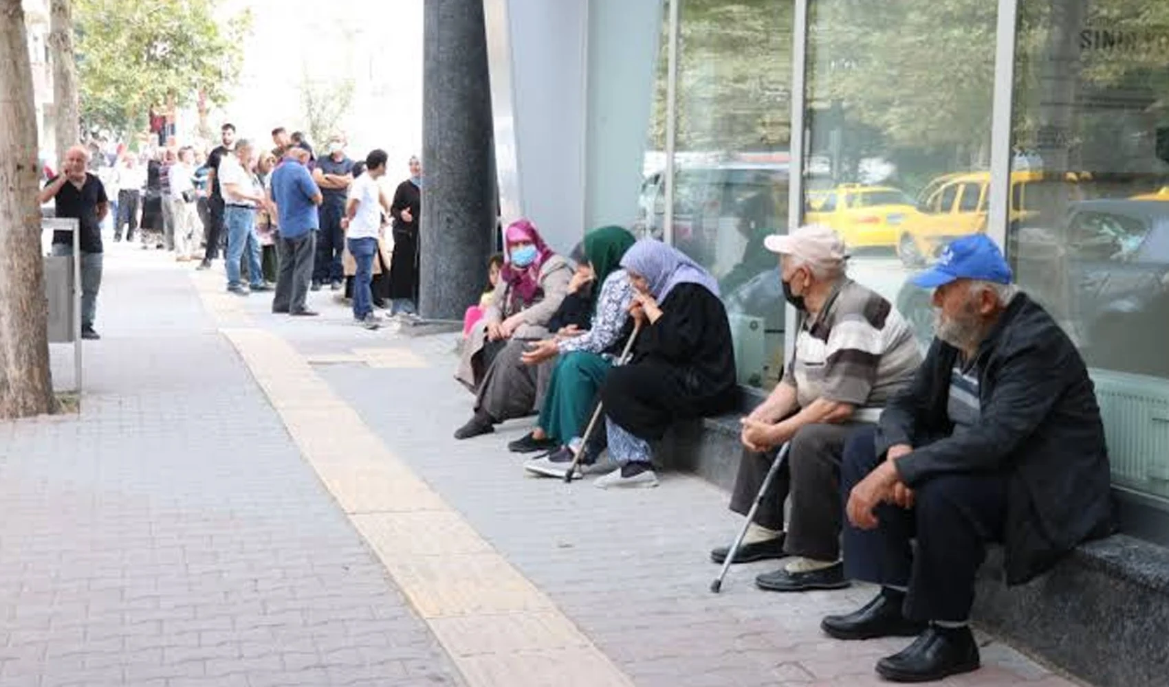 Emeklinin aylığını asgari ücrete yükseltme talebine Meclis’te ret