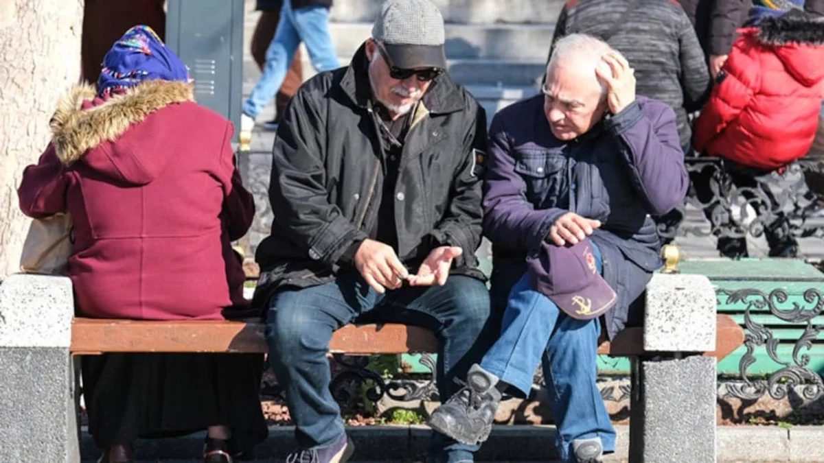 Emekliye ek artış taslağı: Yaş ve çalışma durumu kriteri gündemde